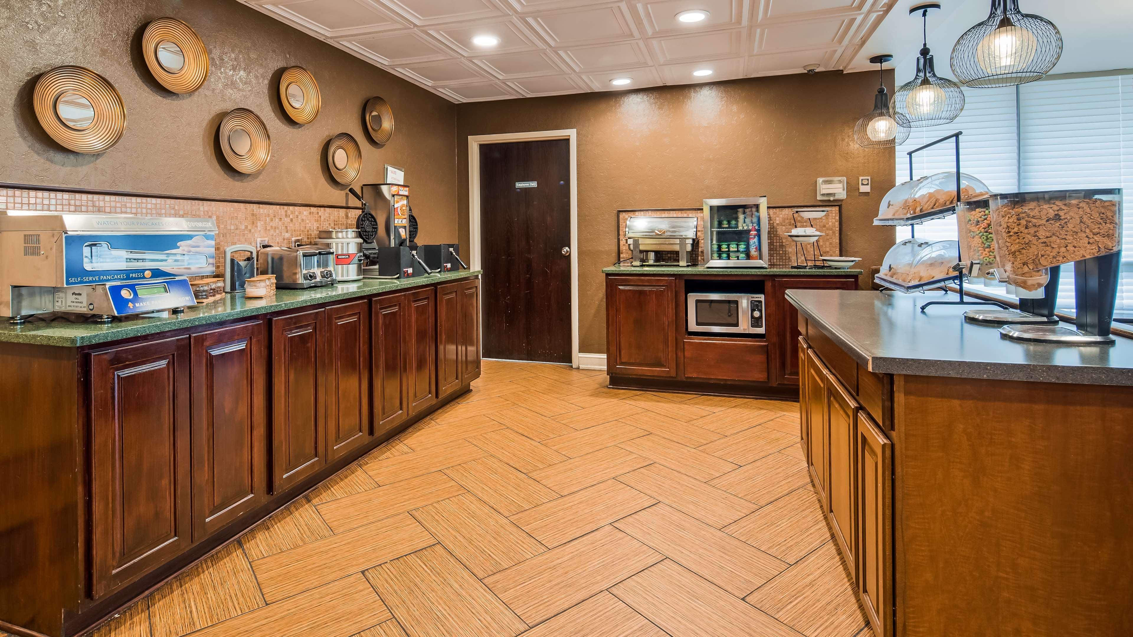 Best Western Salisbury Plaza Екстериор снимка